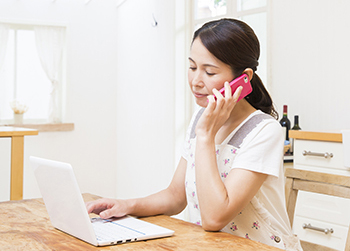 スマホでお問い合わせの様子