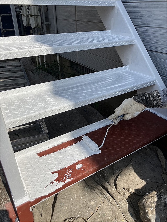 narashino-exterior-outdoor stairs-shitanuri.jpg